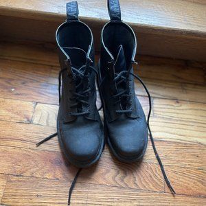 Doc Martens Women's Lace Up Boot Size 7.5